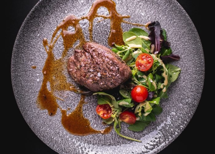 shy photographer steak 3819248 1920